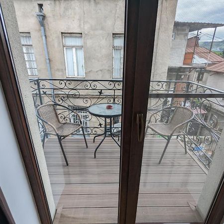 Family Guest House Tbilisi Bagian luar foto