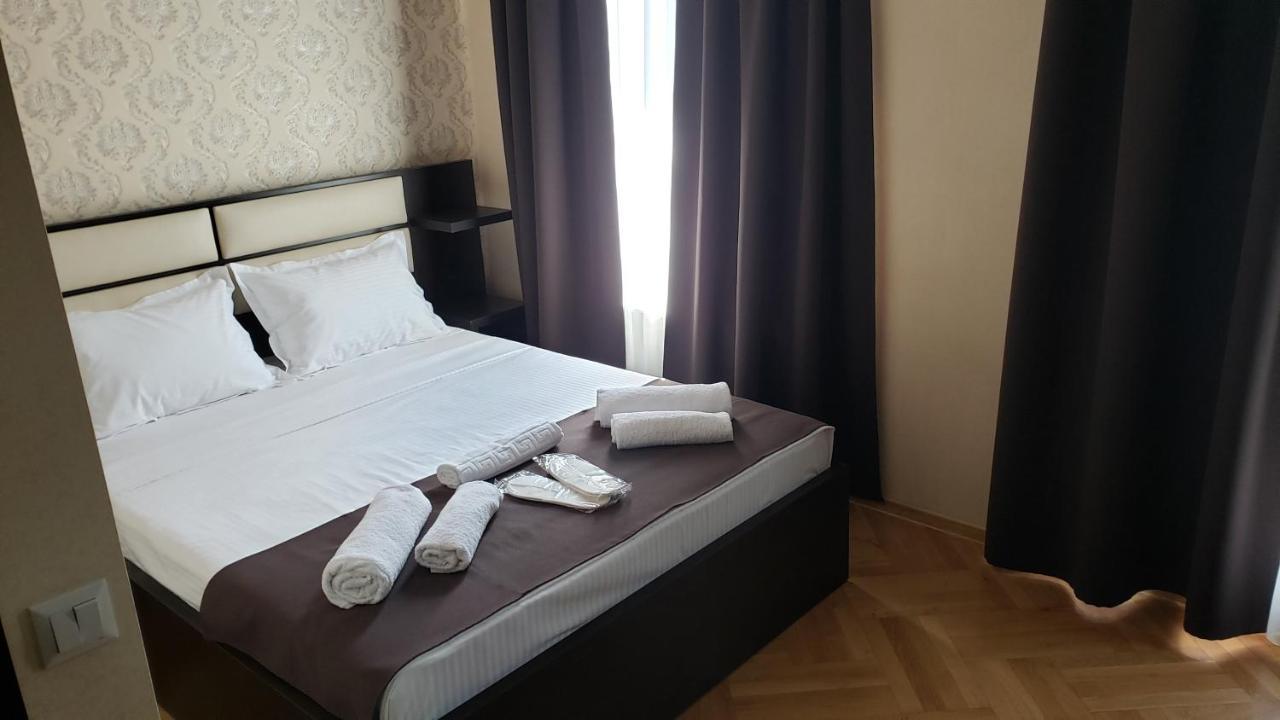 Family Guest House Tbilisi Bagian luar foto