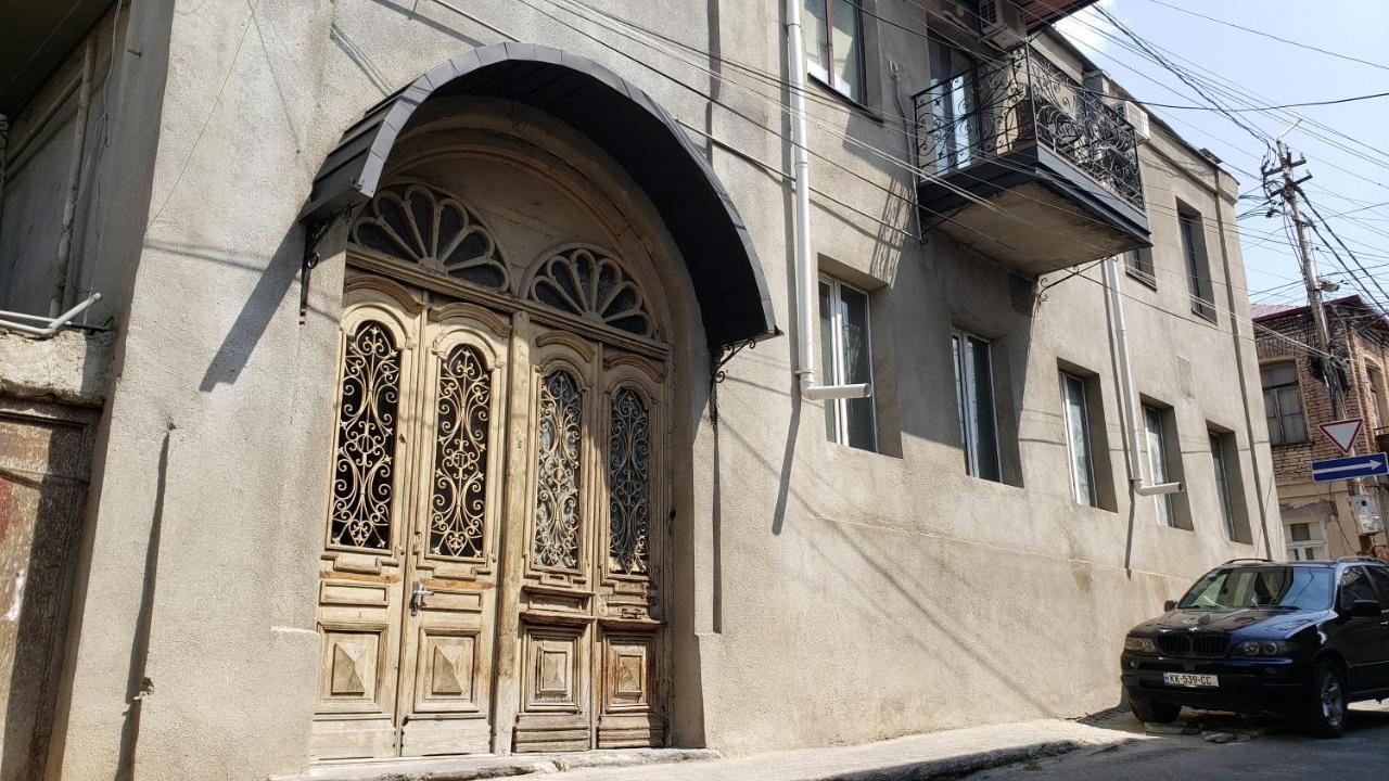 Family Guest House Tbilisi Bagian luar foto