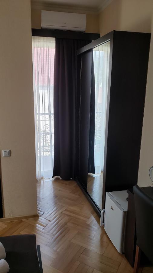 Family Guest House Tbilisi Bagian luar foto