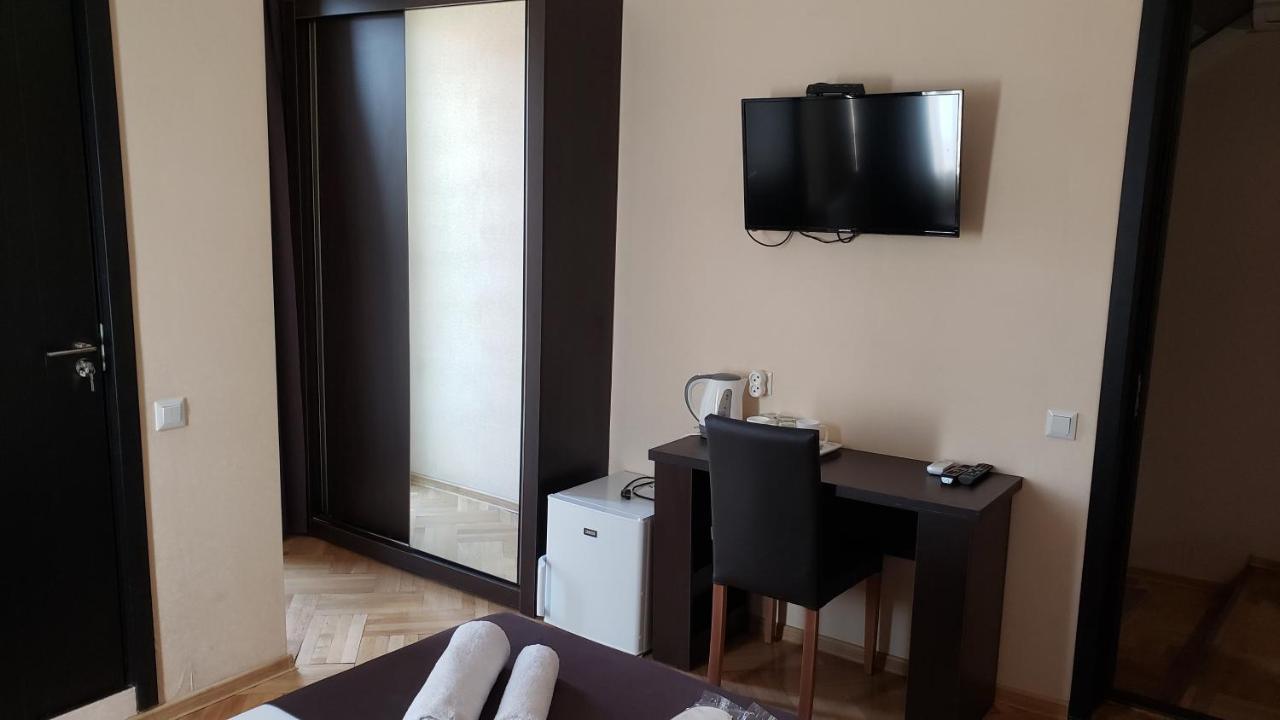 Family Guest House Tbilisi Bagian luar foto