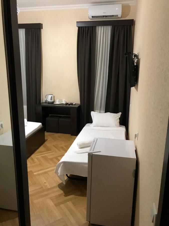 Family Guest House Tbilisi Bagian luar foto