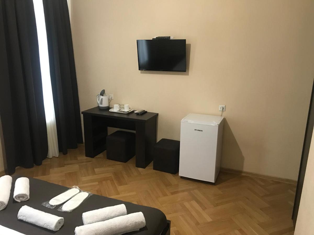 Family Guest House Tbilisi Bagian luar foto