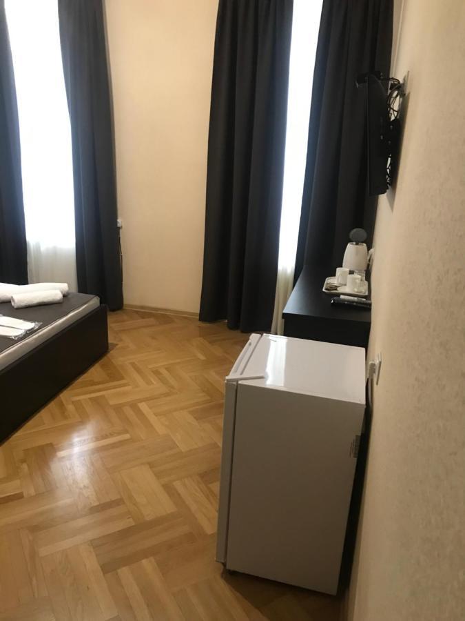 Family Guest House Tbilisi Bagian luar foto