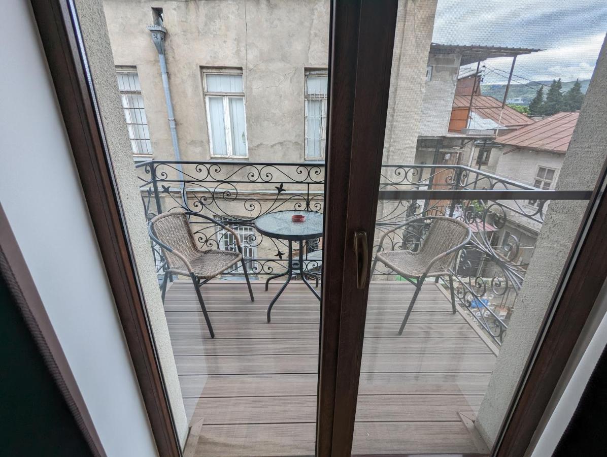 Family Guest House Tbilisi Bagian luar foto
