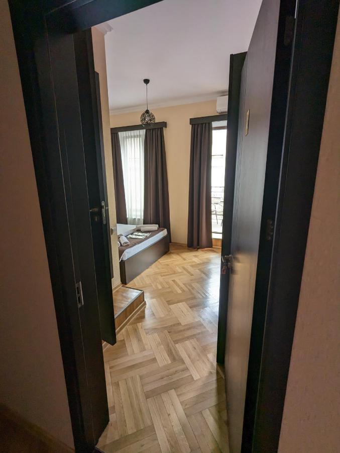 Family Guest House Tbilisi Bagian luar foto